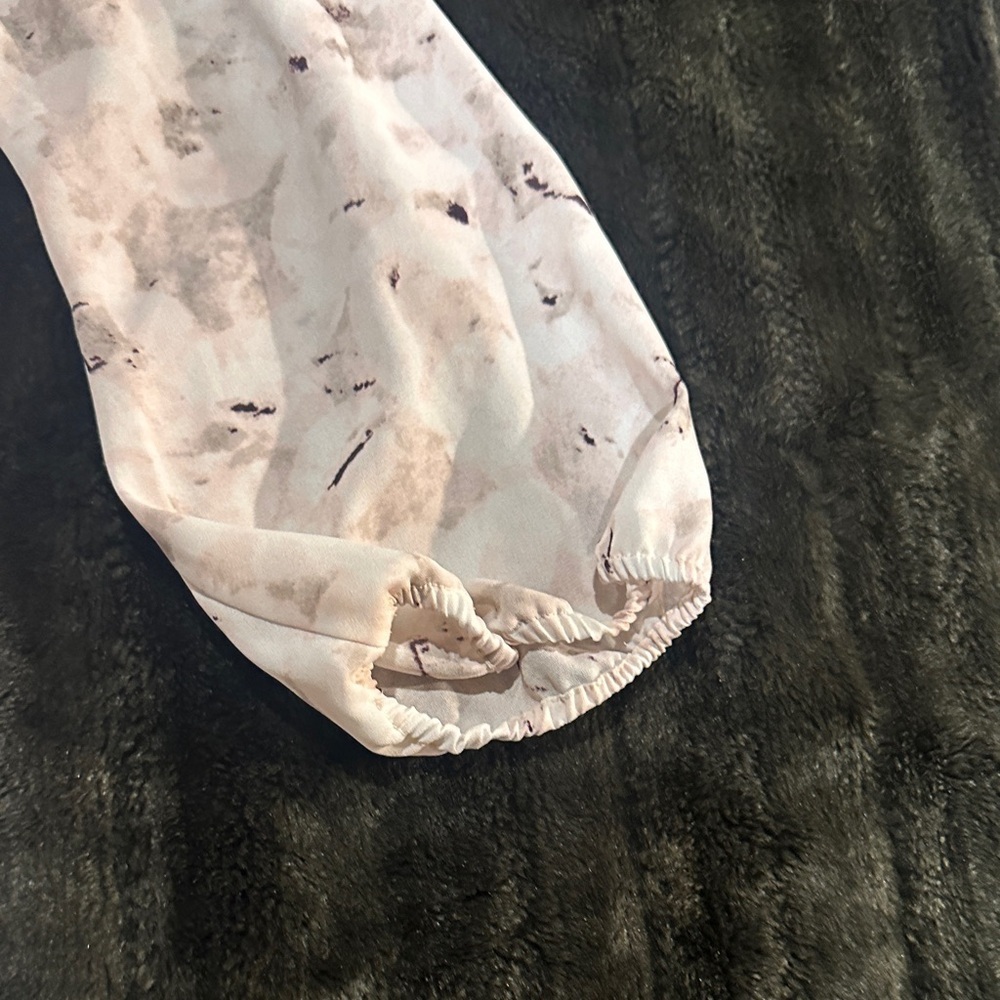 Cynthia Rowley Elegant White rose beige and Black Women's Top vneck elbow length - Picture 8 of 10